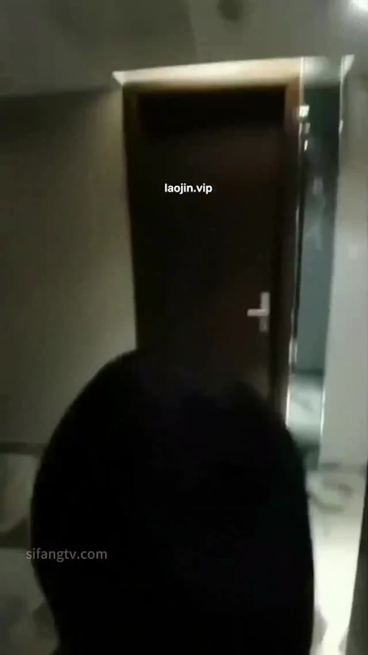 【年度最骚反差人妻婊】第二弹，每帧表情都足够骚，本期看点上帝视角啪，酒店房间门口和窗外露出啪