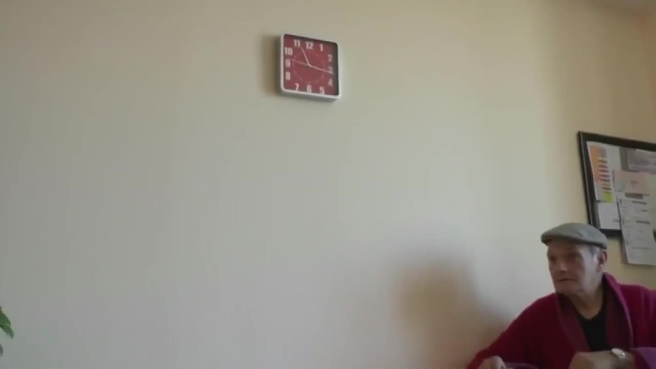 广州靓妹吴枚移民国外找不到好工作给独居老头做居家护理洗完澡后被大爷强搞