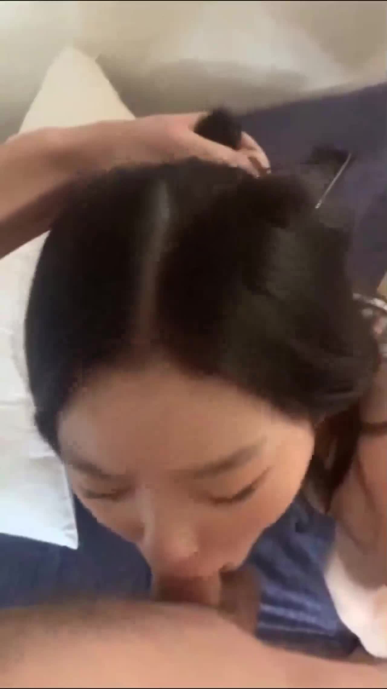 小美女的屁股真的好看，有肉不腻，边操边大屁股，叫声可射