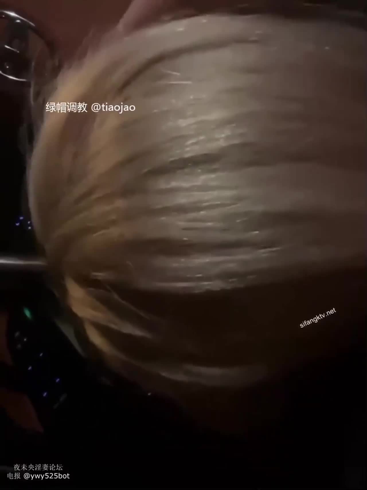 有朋自远方来肉穴款待之。看着好友把老婆推倒插她骚逼让我更有感觉了