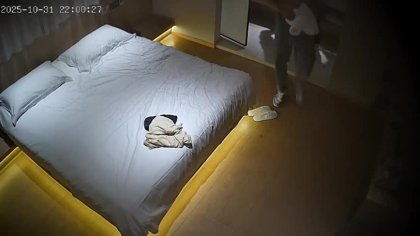 2048.vip-10-31流出酒店偷拍 性饥渴气质少妇开好房等健壮男同事过来偷情各种姿势把他操爽了