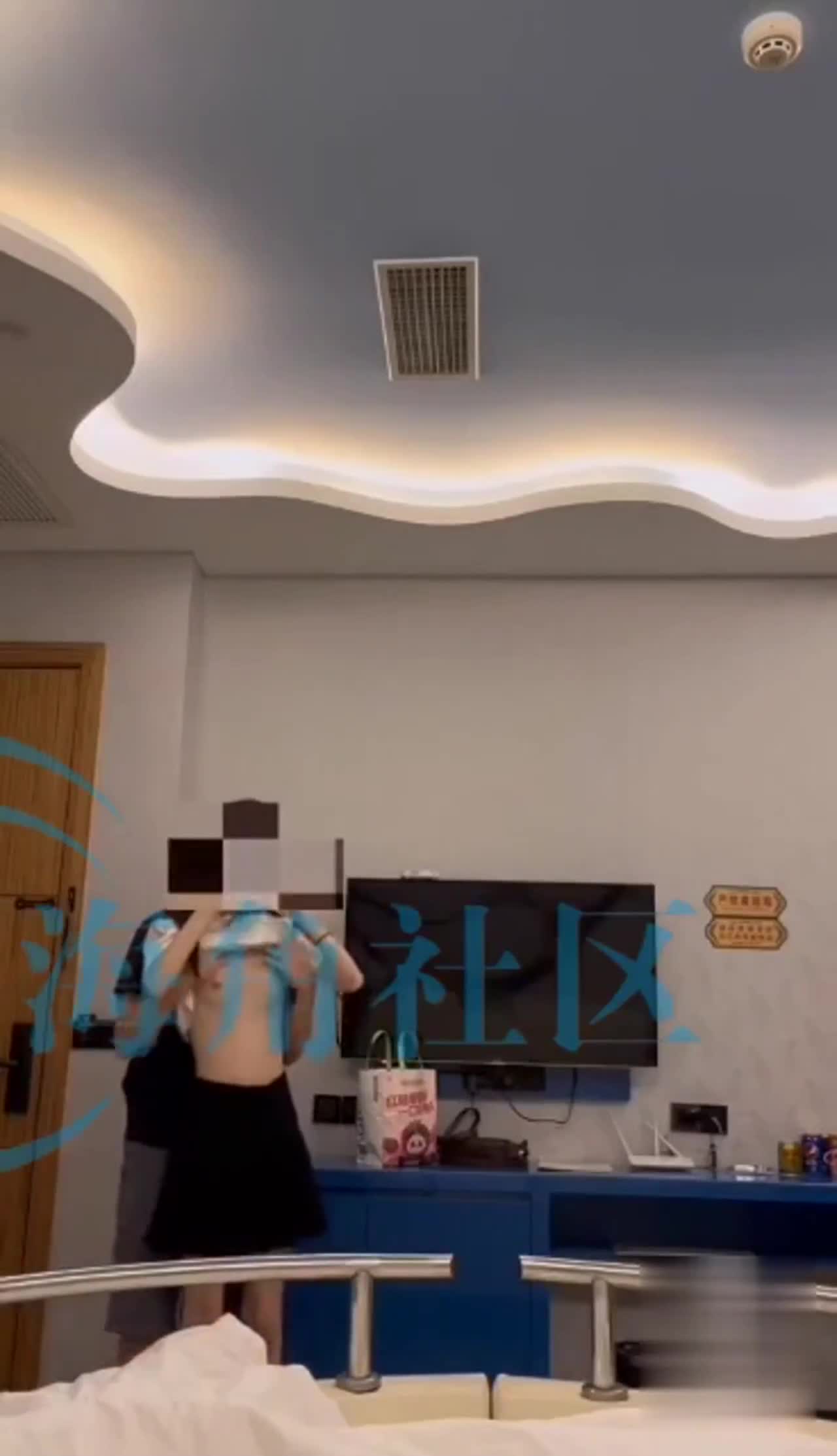 兄弟欠一百多万跑路了，让我照顾好他正在上高中的女儿潘晓雅！