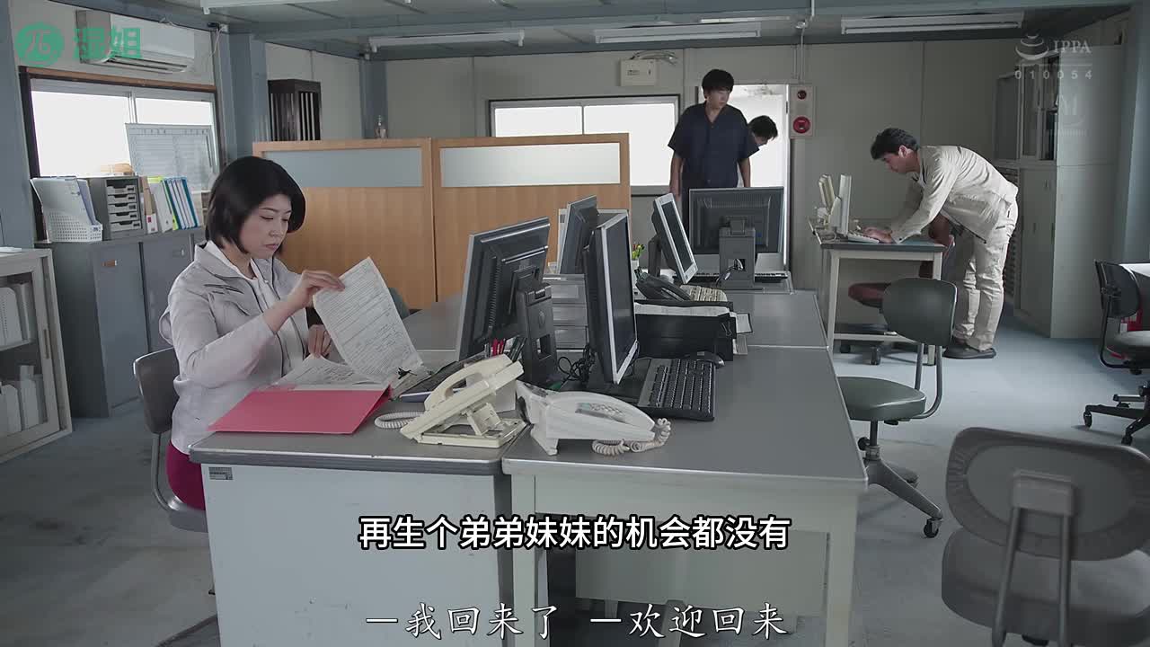 水果派 250907K儿子朋友把我操，我给他爸戴绿帽已把朋友他妈操，当他小爸他还不知道番号：ROE-338#赤井美希 #美脚 #美乳 #中出