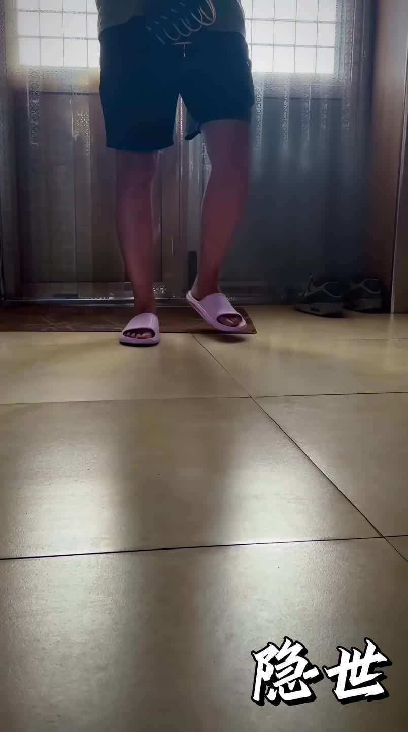 2048.vip-推特调教大神『潇洒(匹夫隐世)』VIP付费福利，优雅女神一字马自慰 乡下调教勾引老头 尿尿刷牙