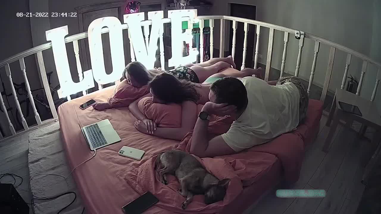 2048.vip-实名羡慕胡子哥的一天 看着视频就开始玩双飞了 正一个反一个 扣一个操一个 那画面太美我睁眼看