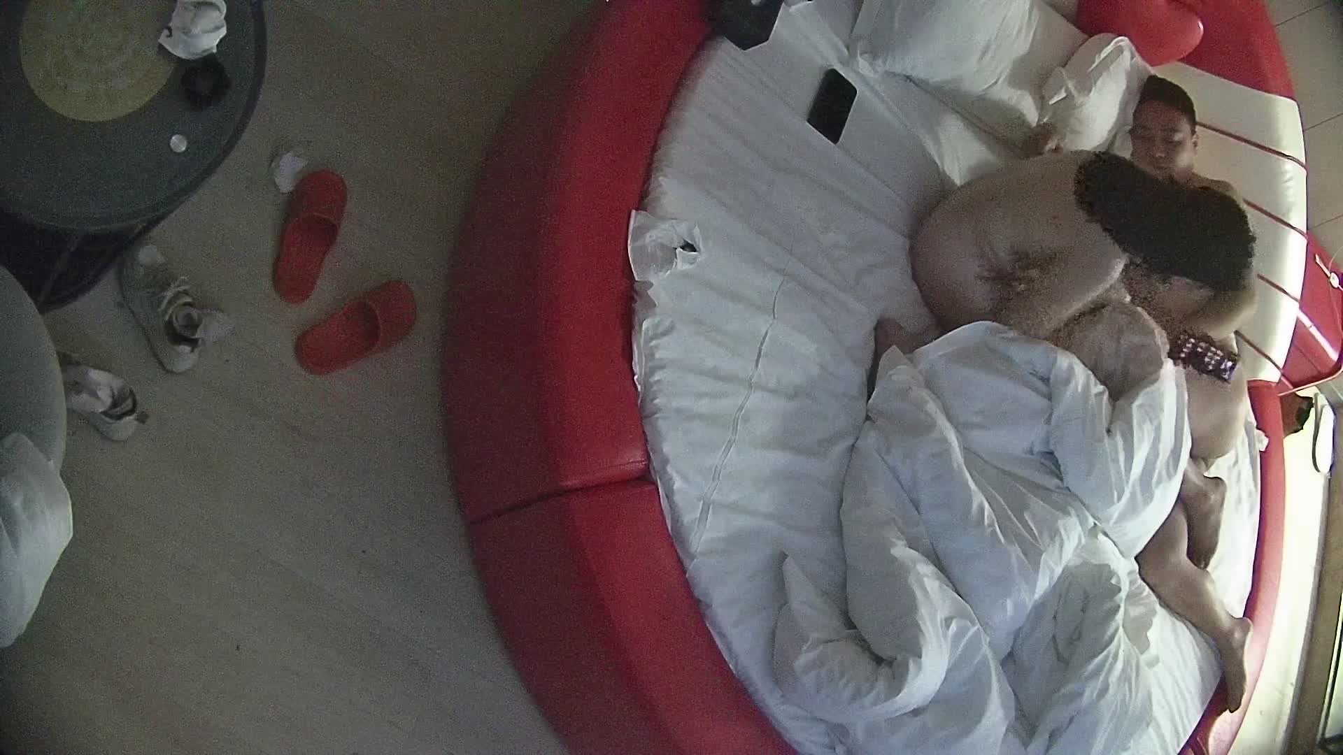 2048.vip-情趣台 11-7 哥们玩逼是有一手的 手都能把女人玩得发抖 还把女人抱起来操 女人被操爽了配合度就高