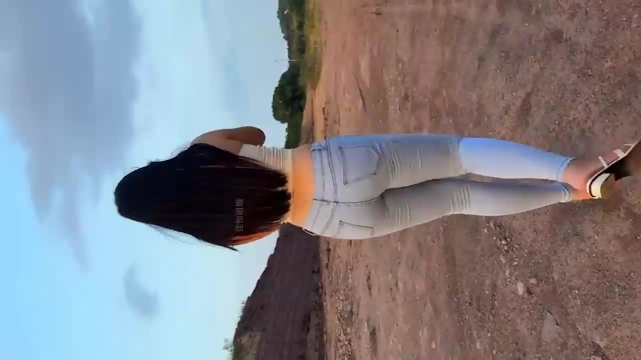 #抖音 #熟女 #人妻 #少妇 #肥臀快手抖音几十万粉丝肥臀少妇【佳怡姐姐】吃鸡啪啪 户外漏出玩的很野