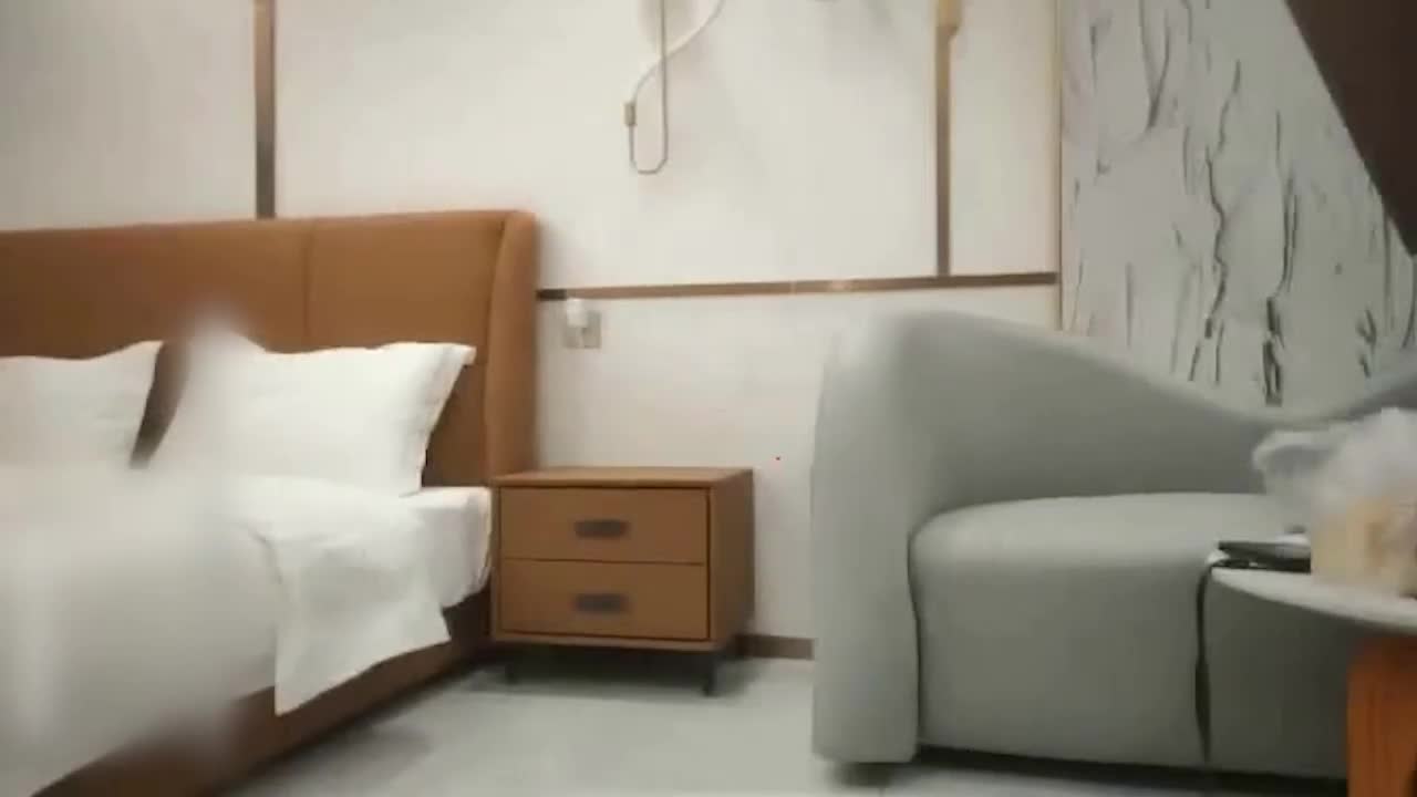 #熟女 #人妻 #约炮 #阿姨约操美腿人妻，被操出血了，我来月经了下次给你补上好不好