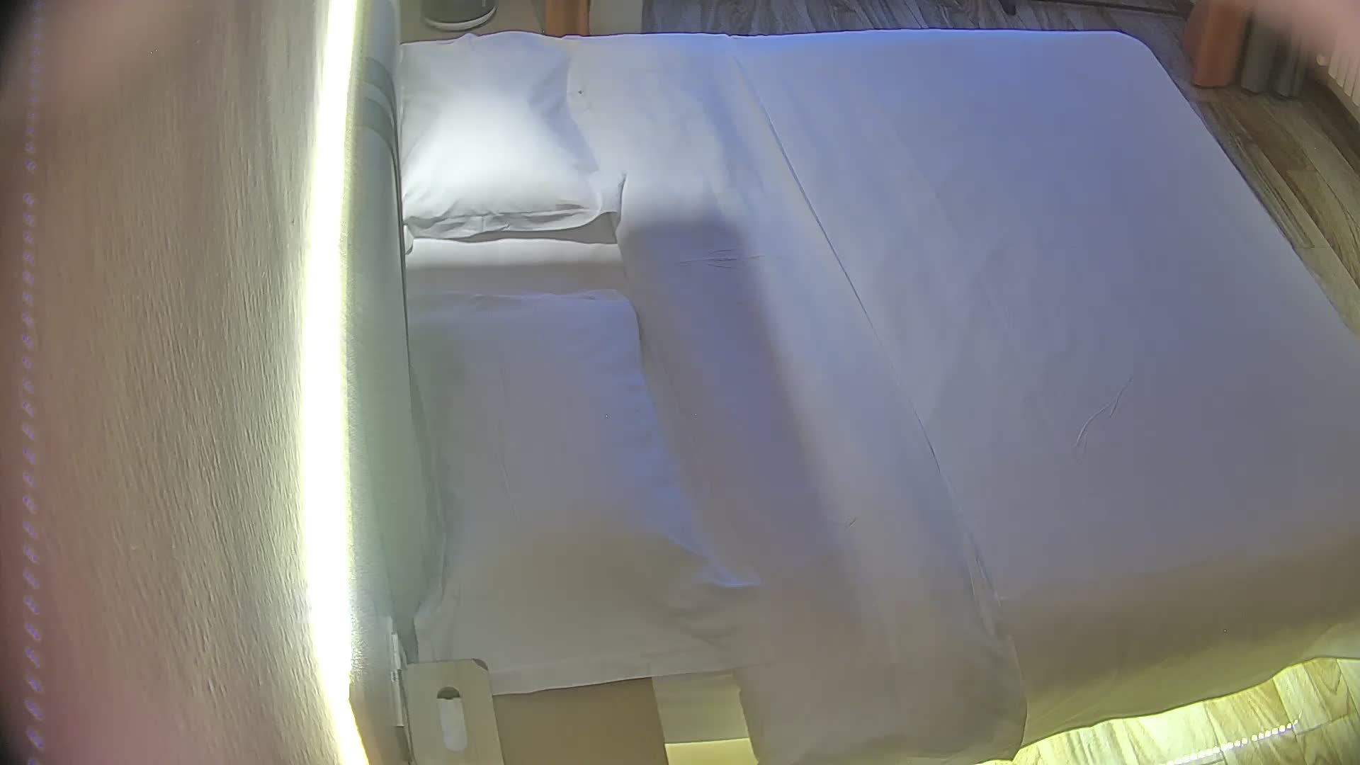 2048.vip-大学城2 11-1 这小兄弟完美的展示了操胖妞的舒爽 看看他后入的姿势和动作 完全能想象到有多爽