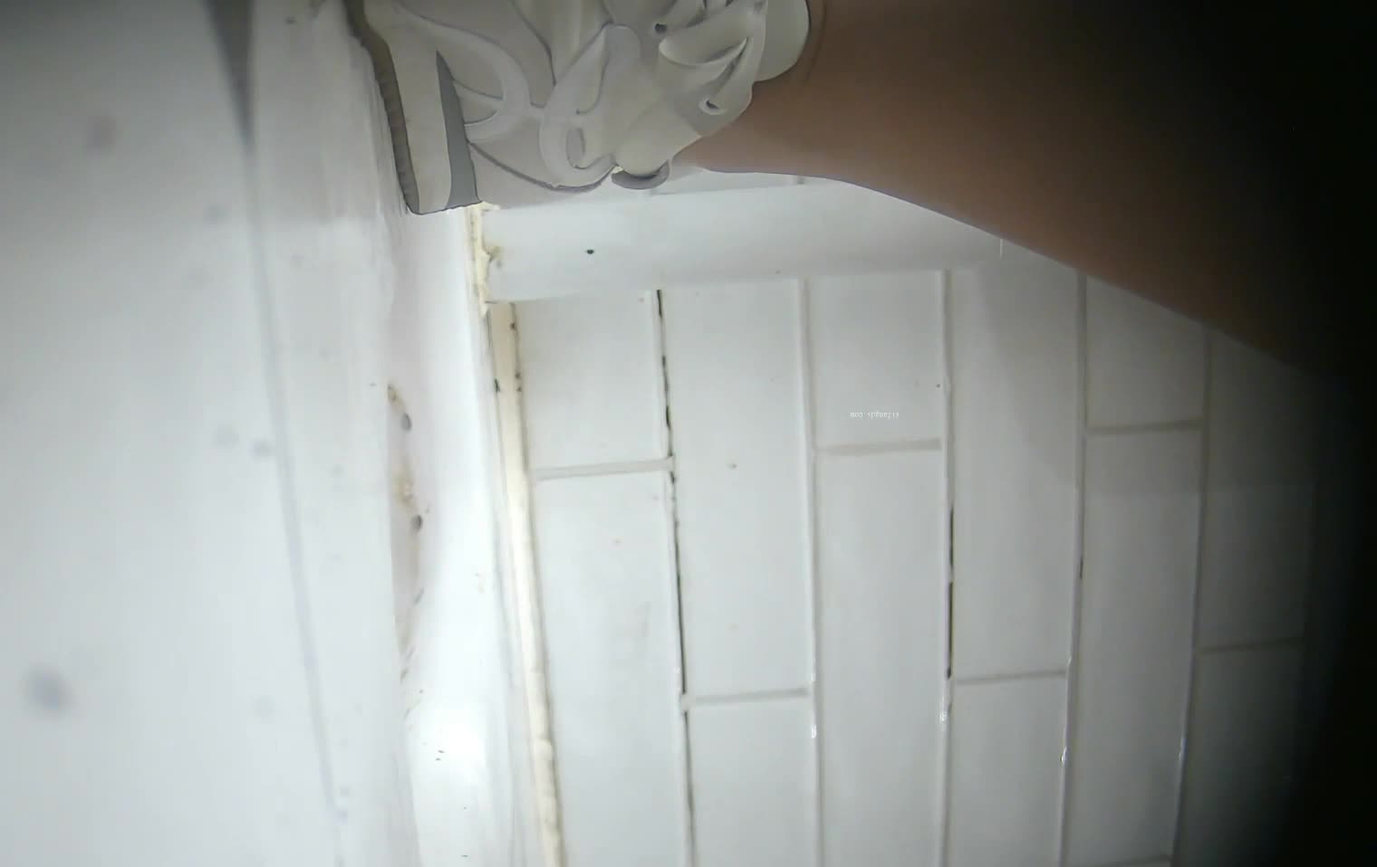 2048.vip-大神潜入咖啡厅女厕全景偷拍多位美女白领 各种极品美鲍鱼还有两位干净的无毛B真想舔一舔