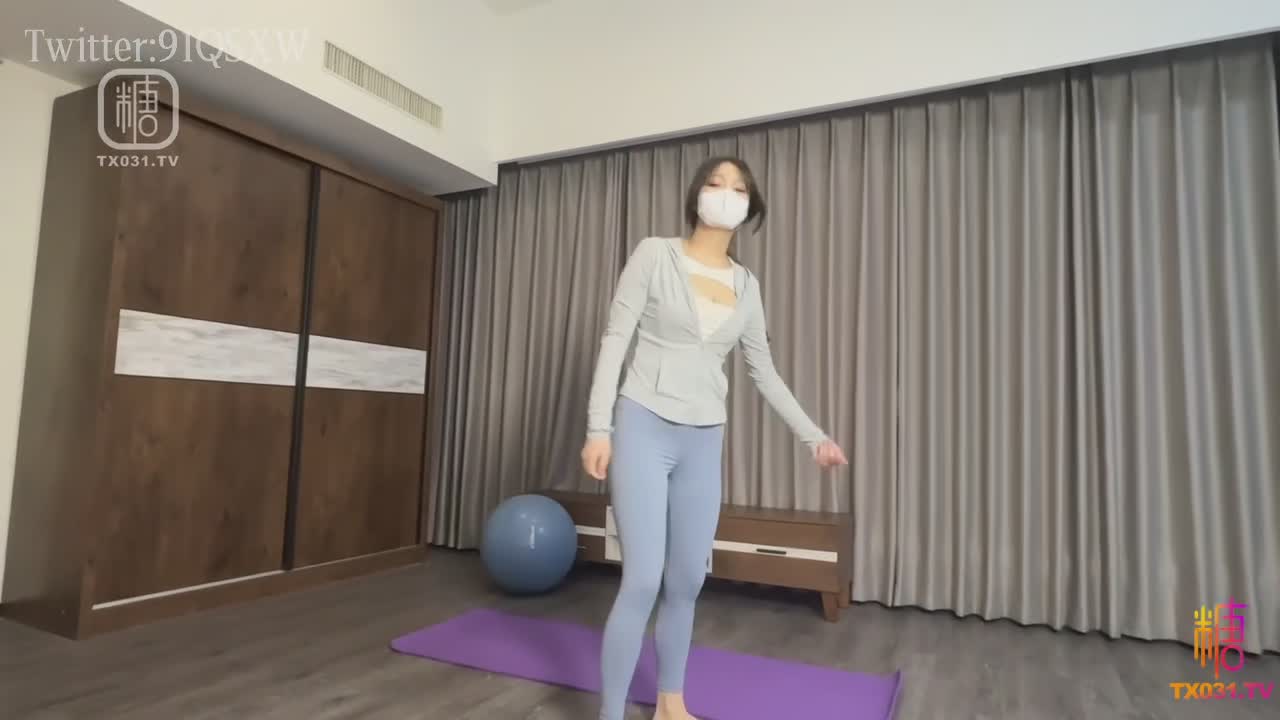 情深叉喔 瑜伽私教用巨乳勾引学员买课，玉足夹鸡巴猛撸，白虎穴被肉棒操出白浆，精液射满流出#瑜伽私教 #巨乳 #足交 #小穴 #白浆