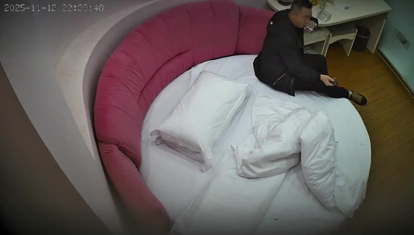 2048.vip-11-13最新流出 酒店情趣圆床偷拍性感灰丝少妇在男人大屌冲击下沦陷少妇誓要把猛男吸干