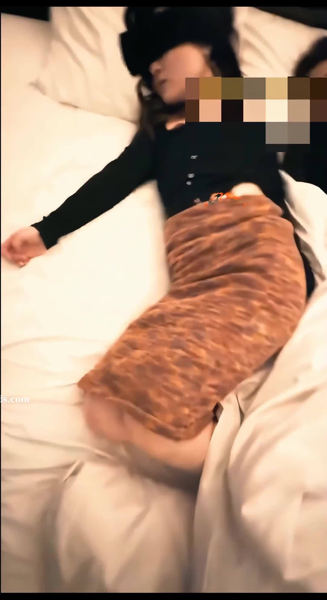 2048.vip-最新破解某站加密视频 大神和司机合作迷奸单位领导的小情人和自己的小三,双女躺在床上被任意玩弄