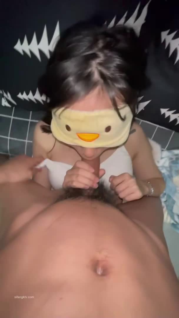 #唐伯虎 #91 #嫩穴 萝莉猎手唐伯虎，大神还是挺会玩让小妹妹含点跳跳糖再口，那感觉不敢想象