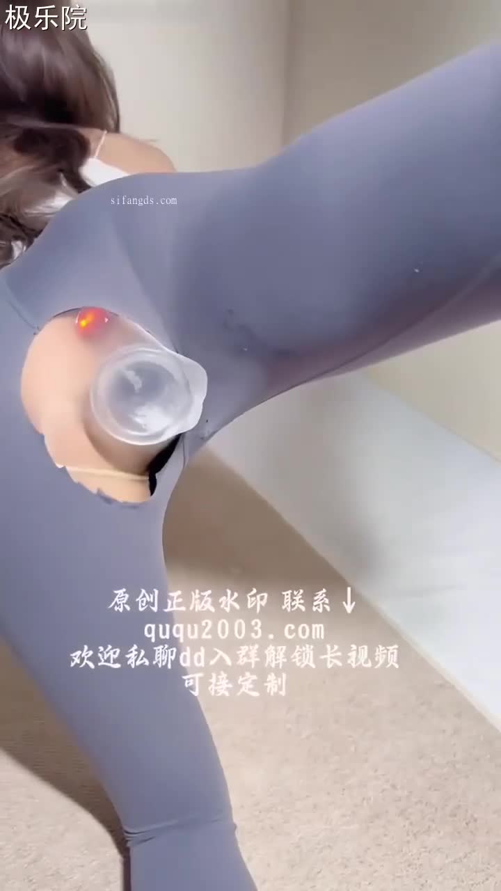 猫猫碎冰冰178九头身性感美腿女神，道具插穴喷水，足控足交榨精应该给脚上绑条绳子拴着假阳具 这样就可以来回抽插了#猫猫碎冰冰 #调教 #自慰 #白丝 #母狗