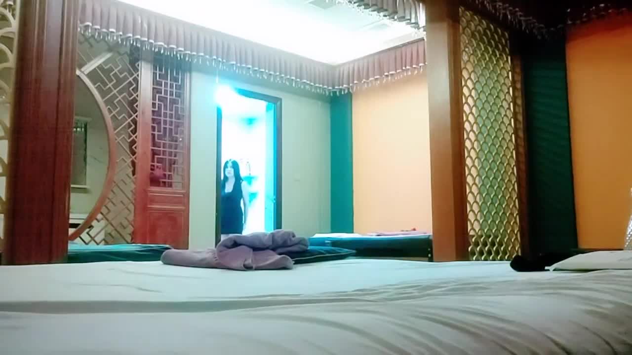 【秦少会所探花】深夜会所玩少妇，大奶子风骚妩媚，享受小姐姐专业的服务，香艳刺激爽歪歪！