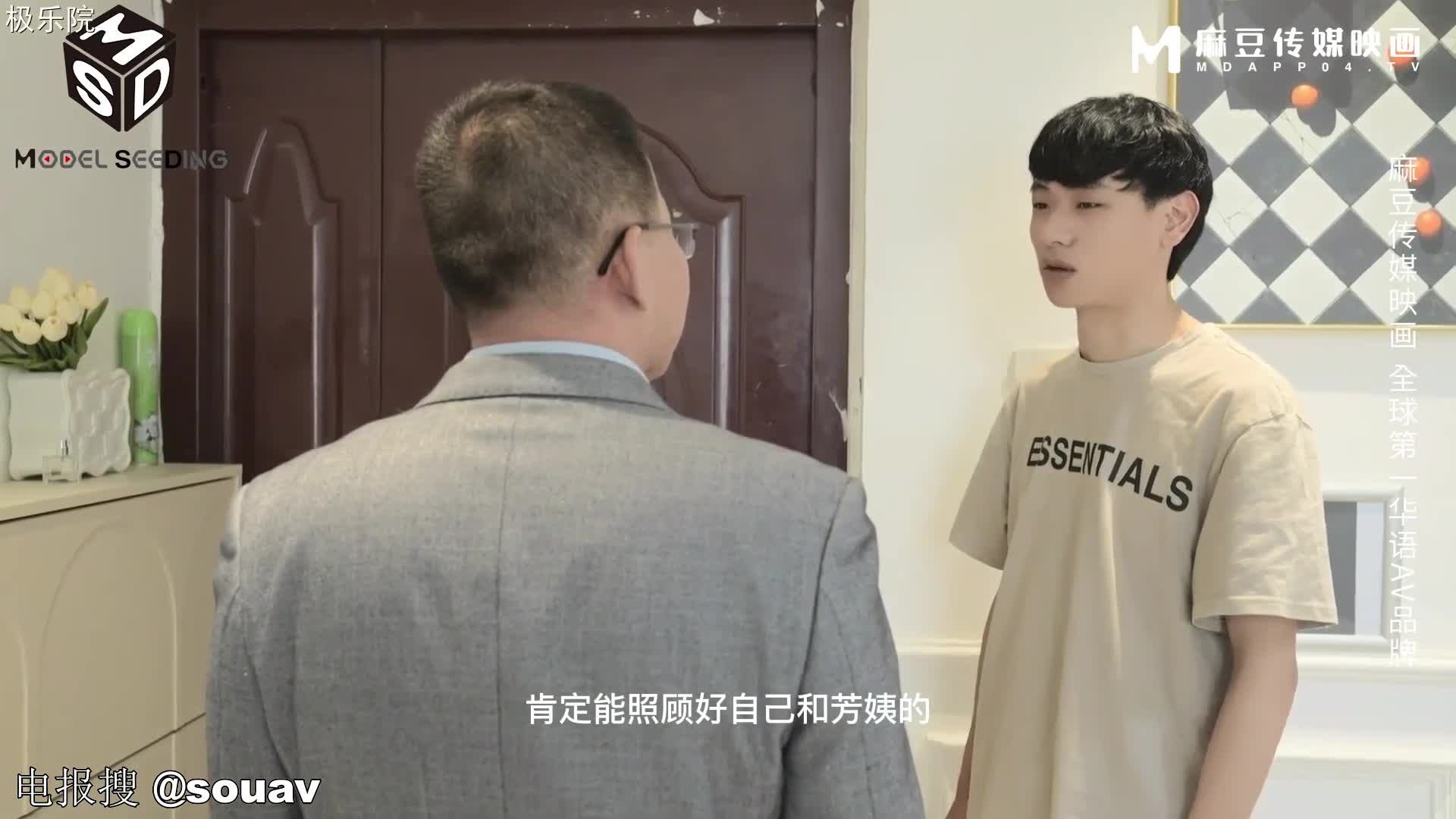 林诗诗沉迷乱伦的风骚继母 爱上继子的精液味小腿上的纹身算是点睛之笔了 紫色吊带睡衣更有风韵了 最后口爆有精液展示#林诗诗 #调教 #反差 #口爆 #乱伦