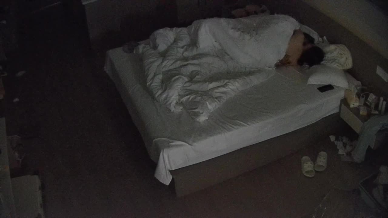 2048.vip-公寓酒店 11-17 这美女的身材是又白又润 屁股又大又翘 完事儿了还垫个护垫 肯定月经规律且正常