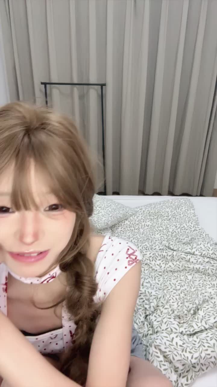 【讨厌小鱼干】最新流出新作18岁极品干干小鱼干#福利姬 #白虎 #反差 #萝莉 #讨厌小鱼干 #干干小鱼干