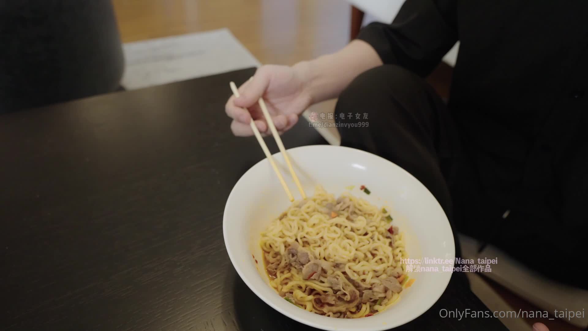 台北娜娜 nana_taipei ️知名福利姬，身材绝顶，美腿肥臀，历史合集#台北娜娜 #nana_taipei #美腿 #肥臀 #高跟 #丝袜