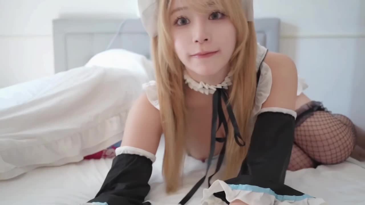 #女仆 #萝莉 #网袜 #神颜可爱女仆装扮小女友，口交做爱很会，可惜带码