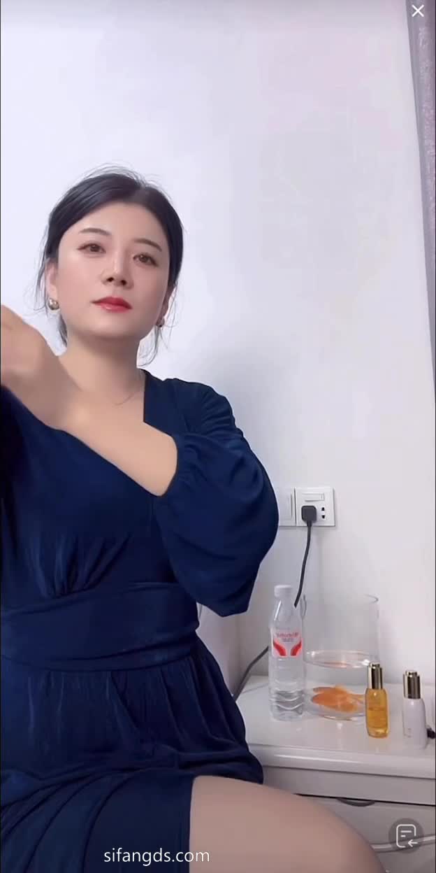 2048.vip-泄密流出 抖音 网红【娇姨 】超有气质漂亮少妇阿姨 巨乳 露点自慰 掰开B特写等