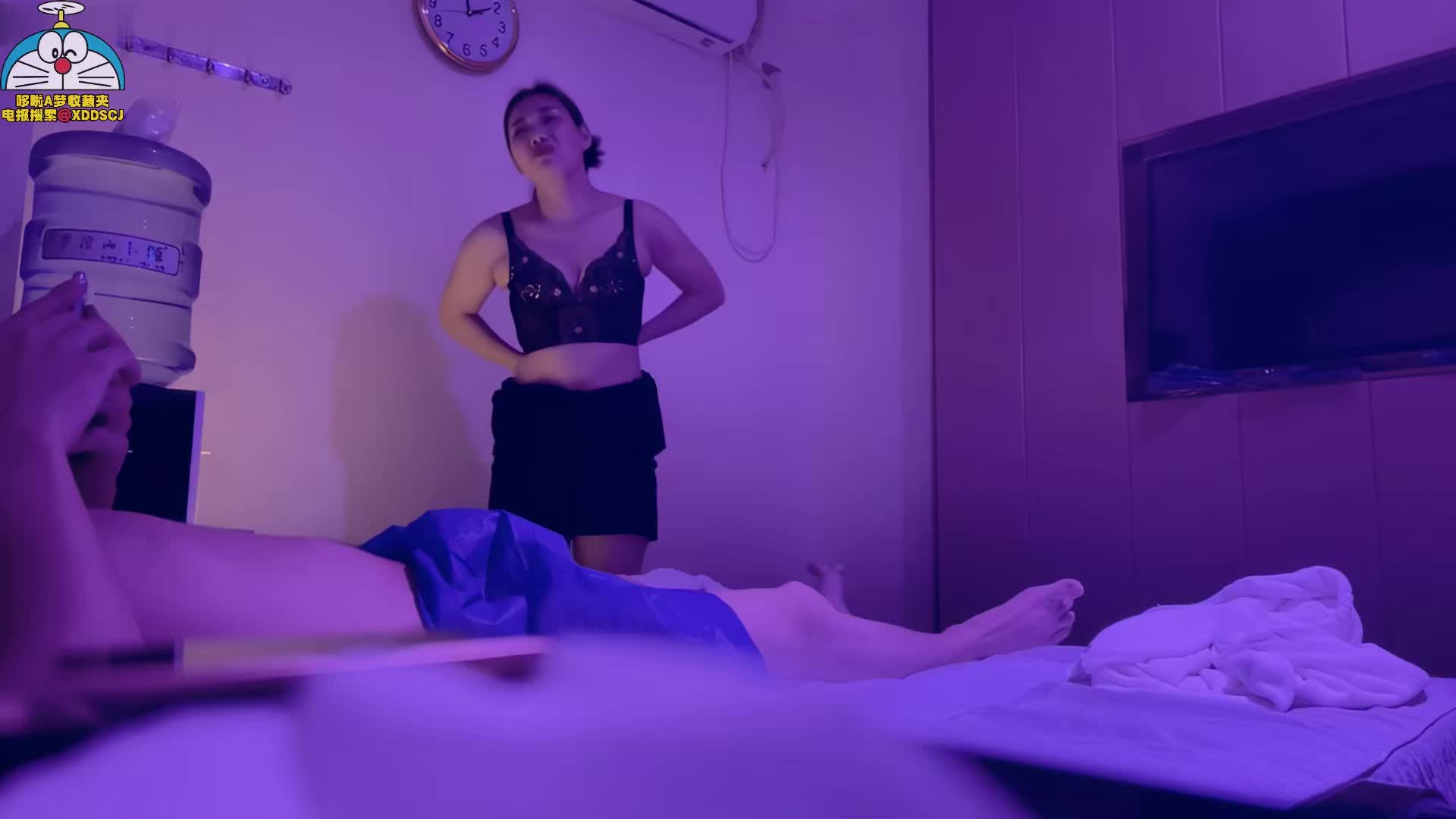 #熟女技师漂亮小少妇，短暂的一小时亲密接触，暧昧刺激享受专业的服务