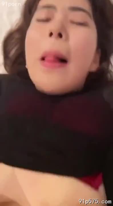 约了一个大奶少妇，瘾很大狠狠地尻才行