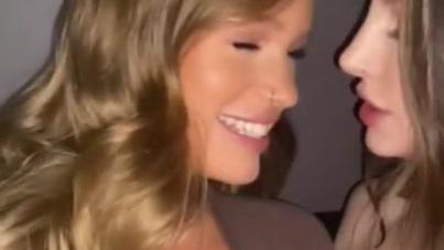 天bri 5 #lesbian #vertical