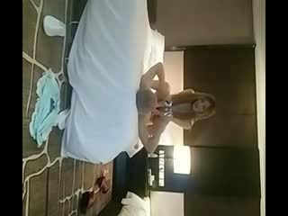 吃瓜,爆料【偷拍】高颜值抚媚外围女与土豪淫乱啪啪边干边拍这吃J8的样子太销魂了