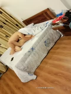 吃瓜,爆料聊了一会后上去就扒美女内裤,开始挣扎,给点好处全力配合的!