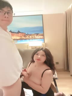 吃瓜,爆料#直播_极品大奶熟女主播，酒店里面约个中年老男人，调教啪啪，后入黑丝大屁股